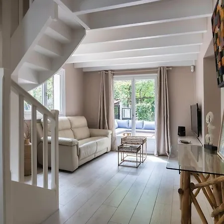 De Gamme 11 Personnes Jacuzzi Privé Hébergement de vacances