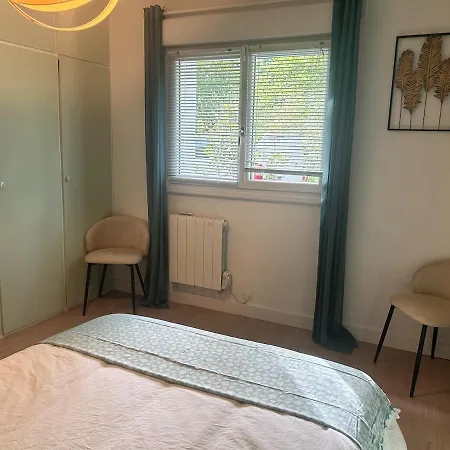 Hébergement de vacances De Gamme 11 Personnes Jacuzzi Privé *